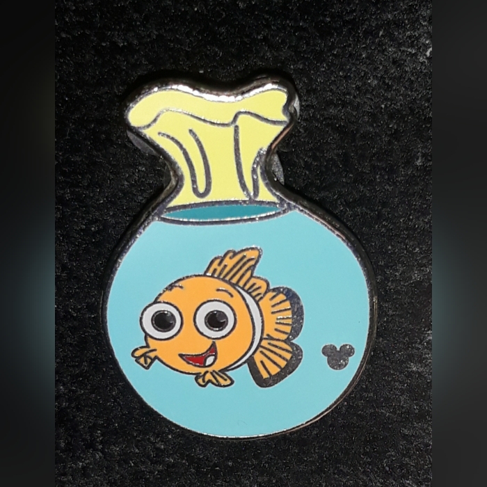 NEMO Fish Bag Pin Disney Cast Lanyard Series Finding Nemo 2005